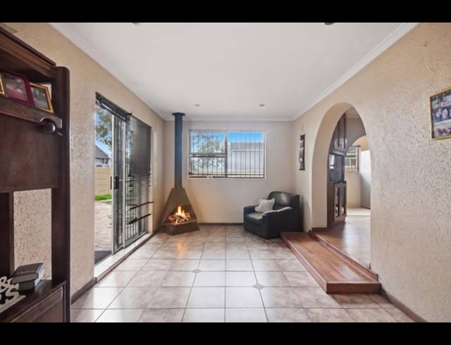 4 BEDROOM HOUSE FOR SALE IN NORTHPINE
